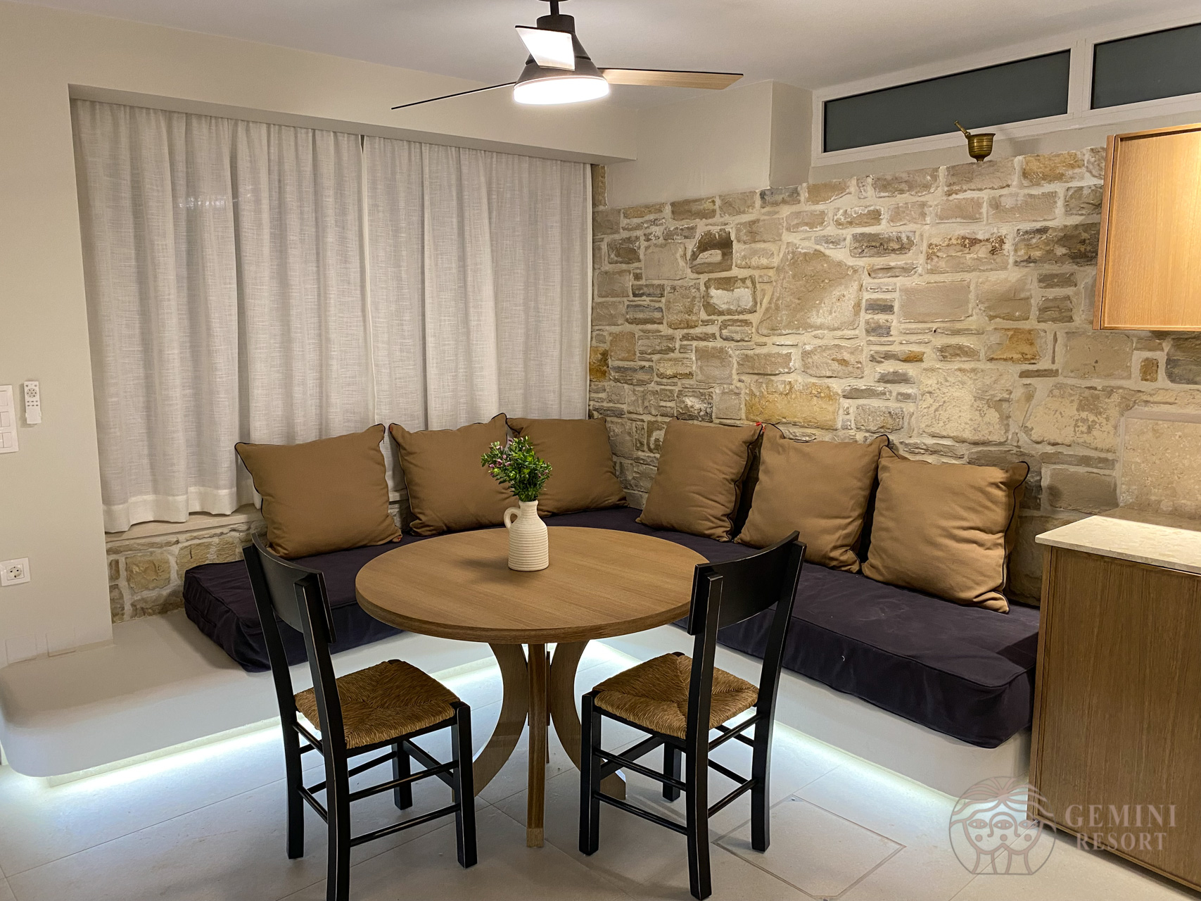 The dining area and the sofa beds in the lower ground floor 2